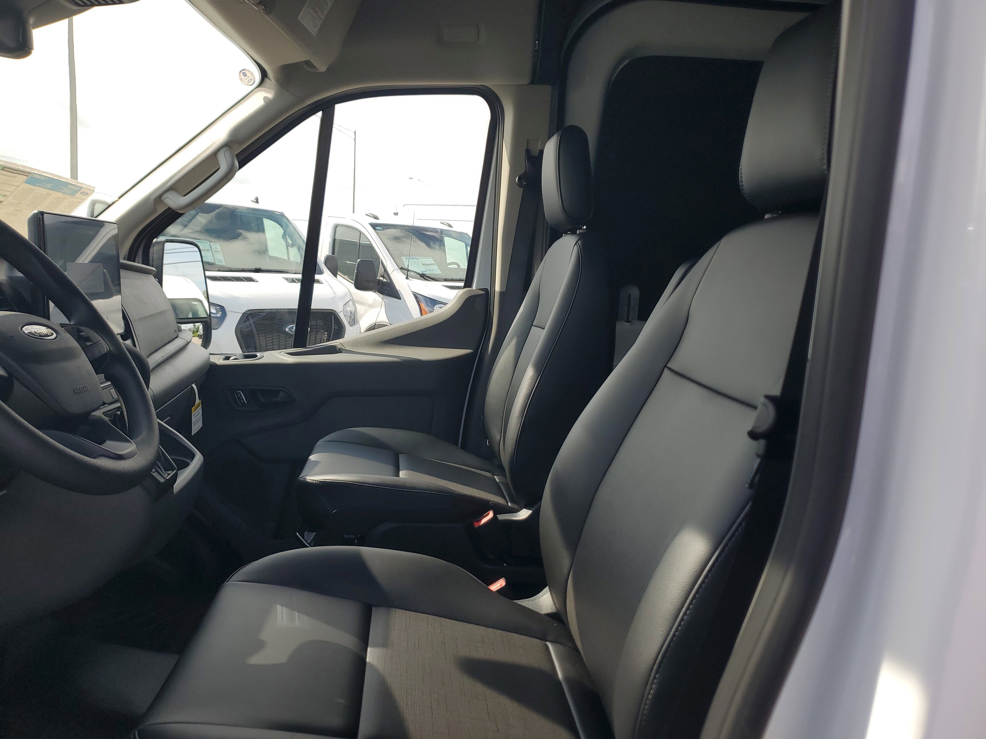 New 2026 Ford Transit 250 148 Medium Roof w/ Load Area Protection Package image 18