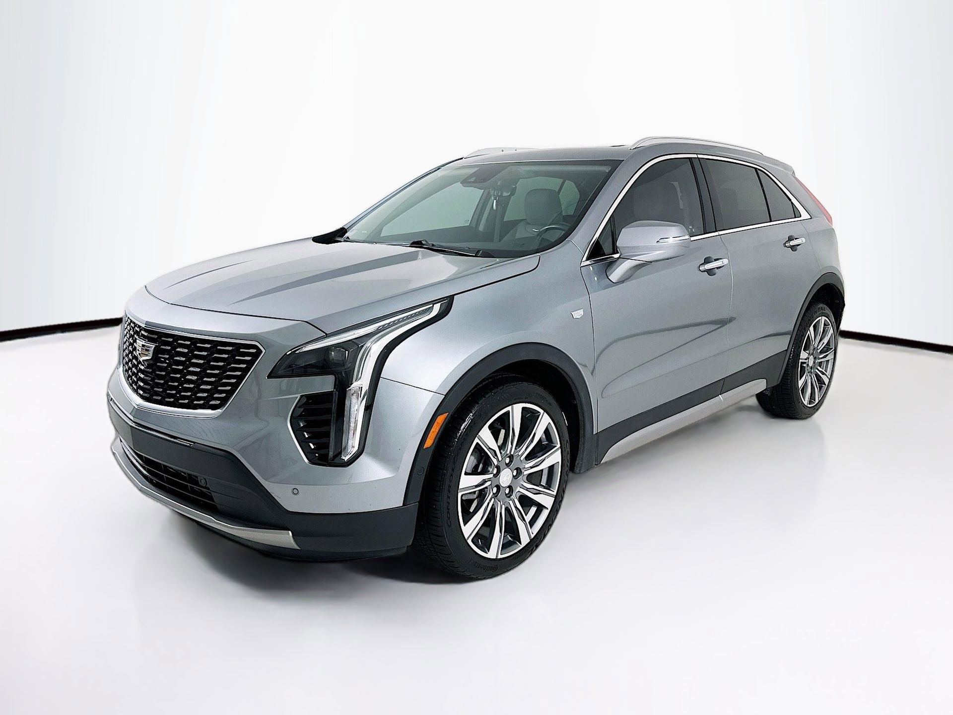 Used 2023 Cadillac XT4 Premium Luxury w/ Enhanced Visibility Package FWD image 3