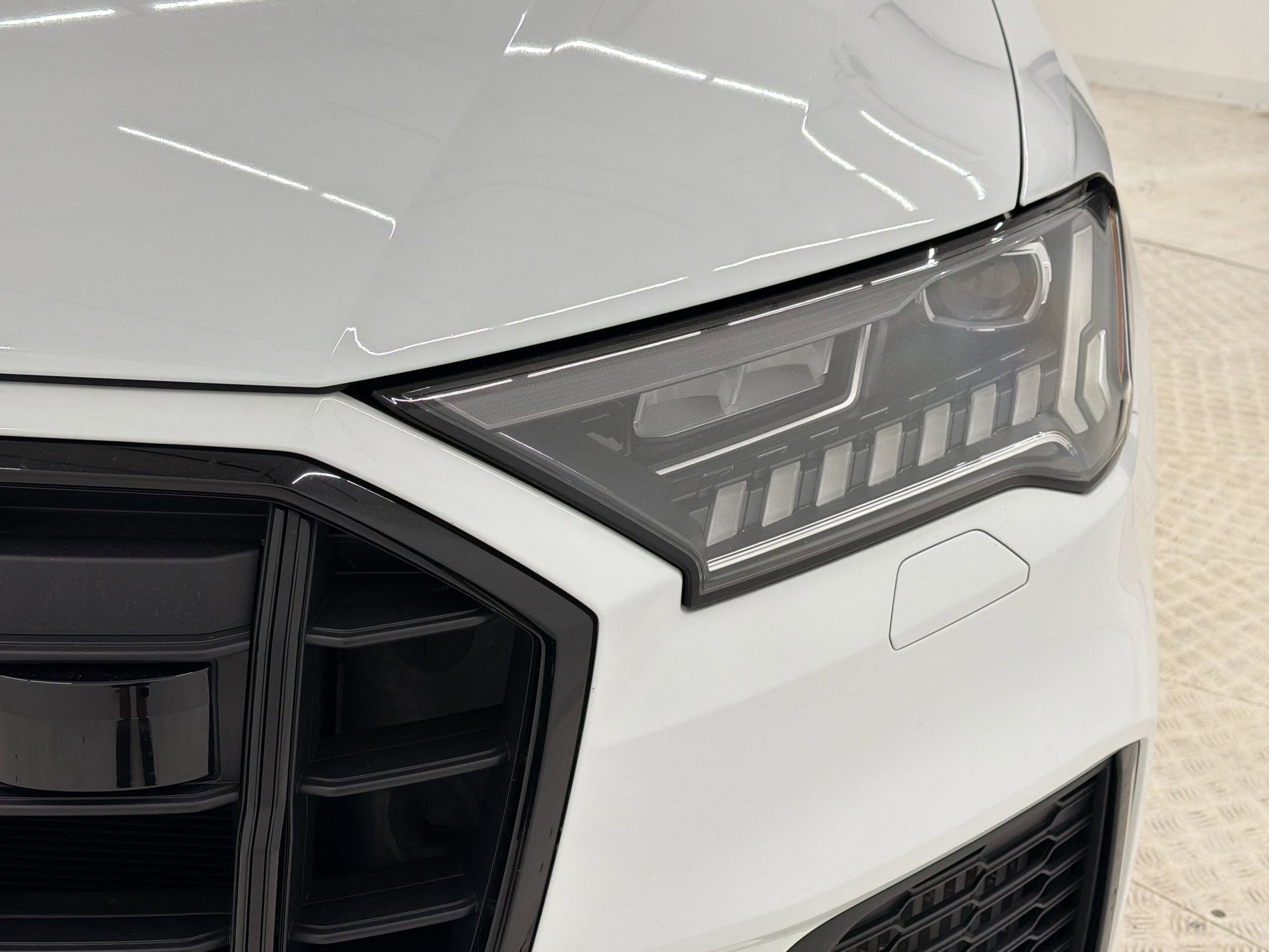 Used 2023 Audi SQ7 Prestige image 11