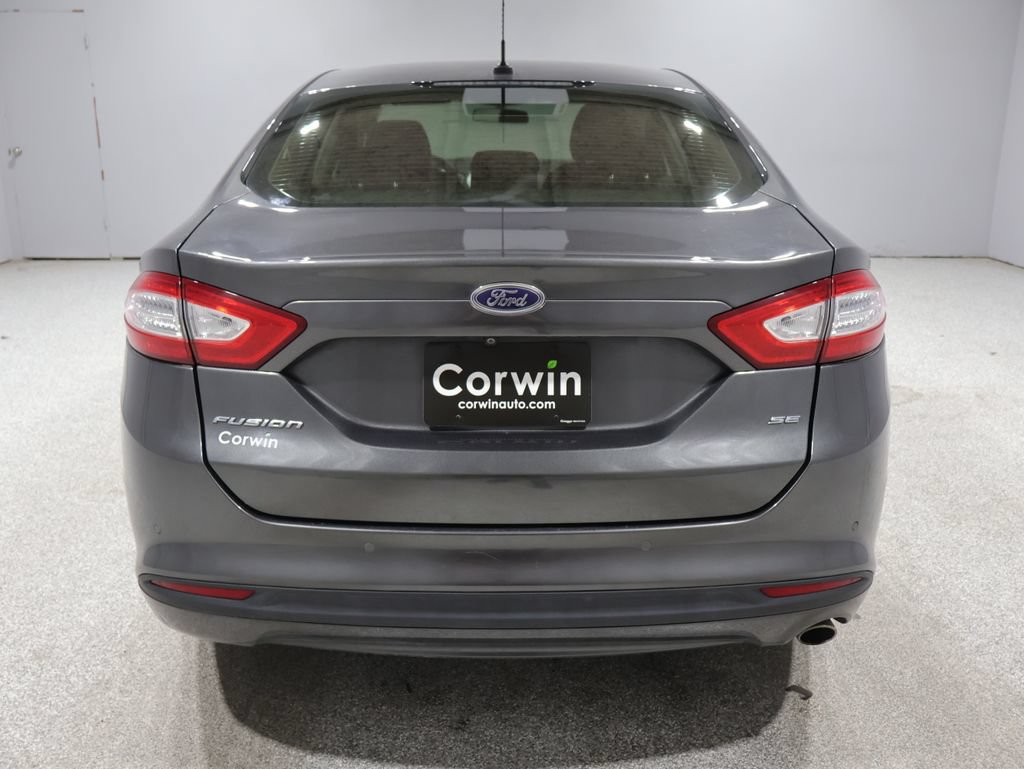 Used 2016 Ford Fusion SE FWD image 3
