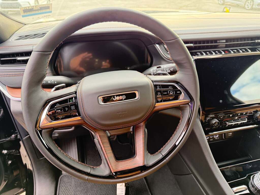 New 2025 Jeep Grand Cherokee L Summit image 18