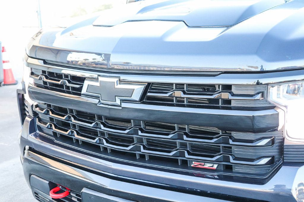 Used 2024 Chevrolet Silverado 1500 LT Trail Boss w/ Convenience Package II AWD/4WD image 6