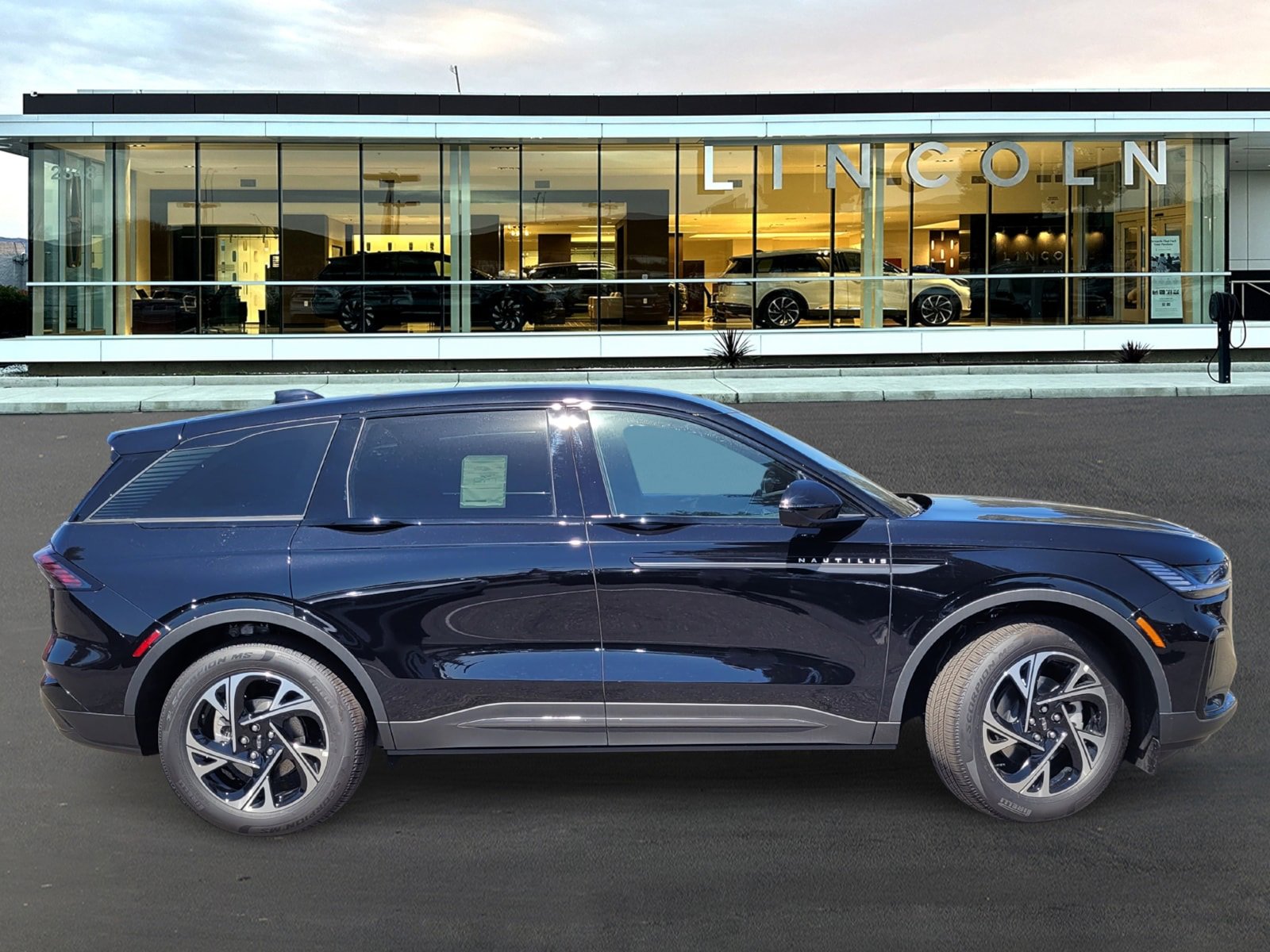 New 2025 Lincoln Nautilus Premier w/ Jet Appearance Package image 3