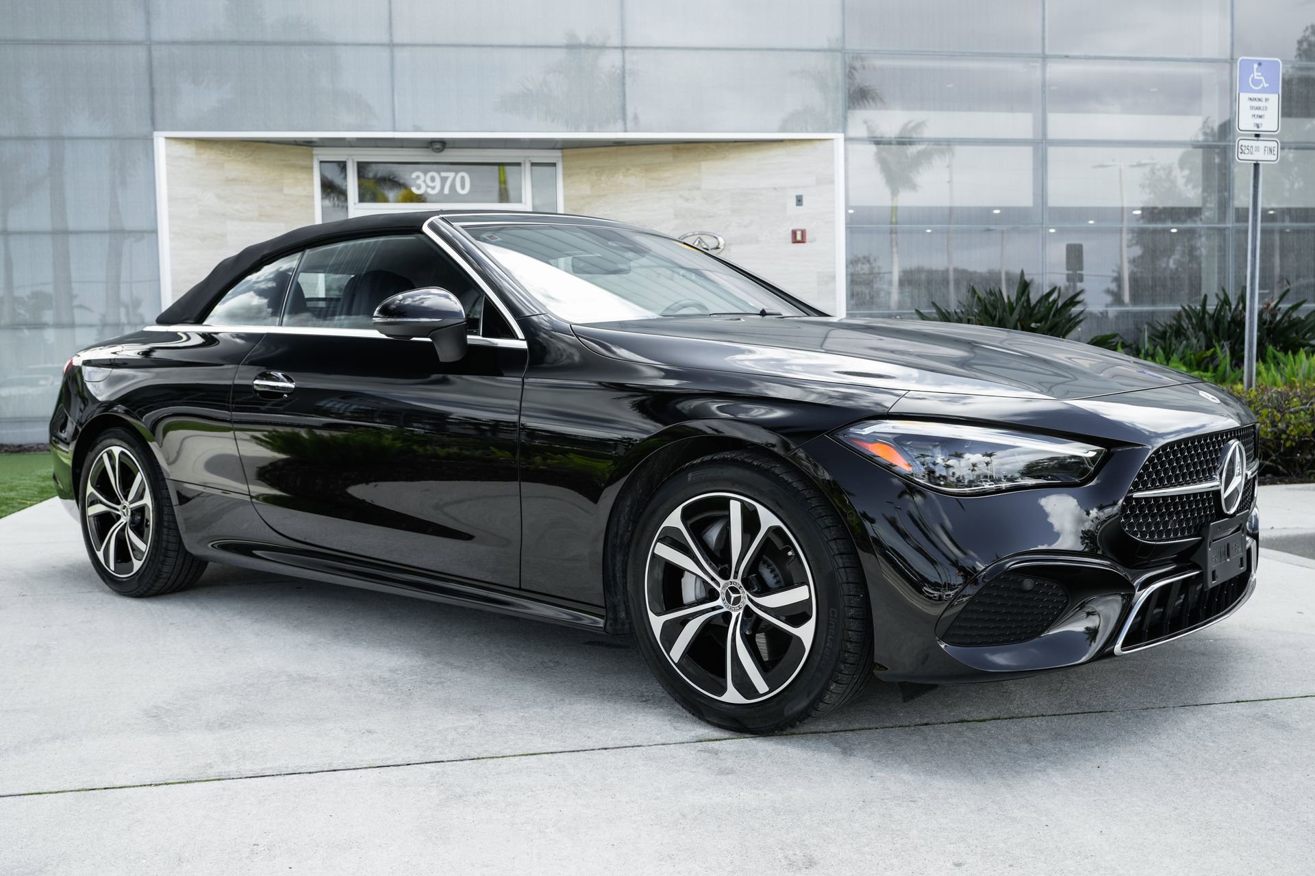 Used 2025 Mercedes-Benz CLE 300 4MATIC Cabriolet image 5