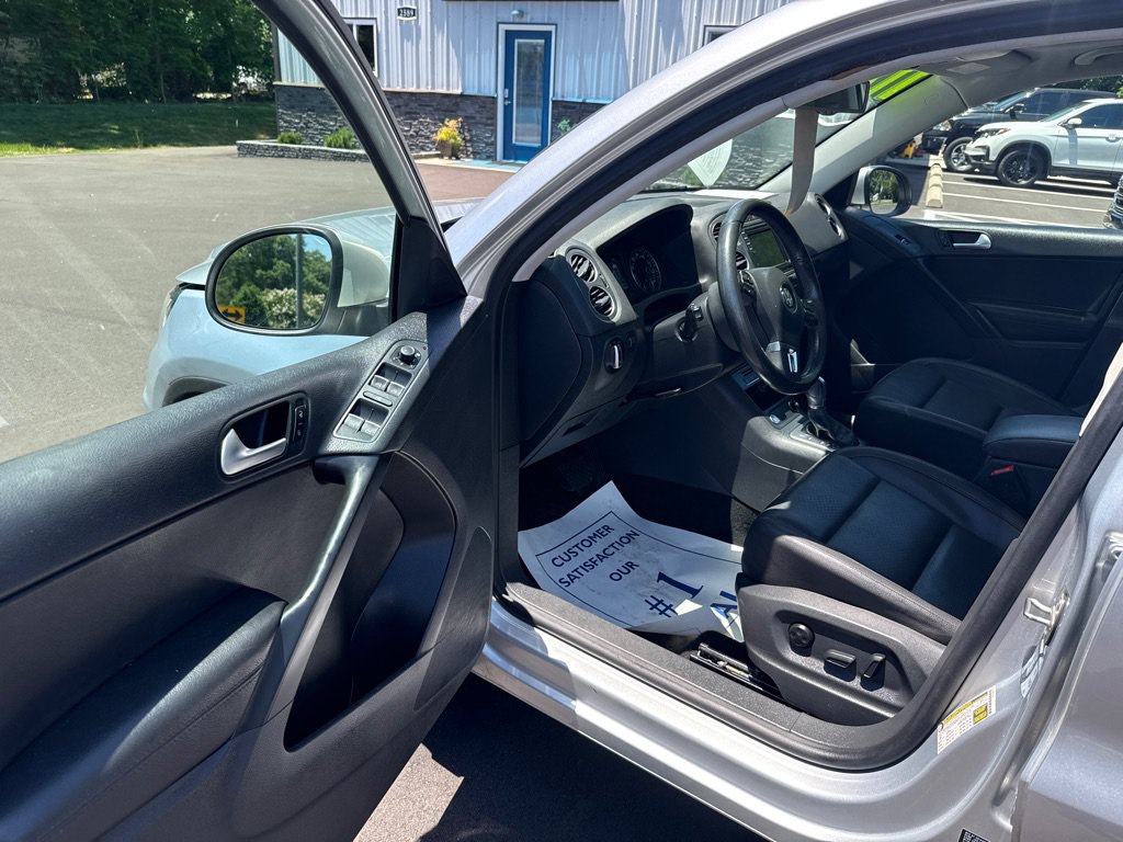 Used 2017 Volkswagen Tiguan Wolfsburg Edition FWD image 9