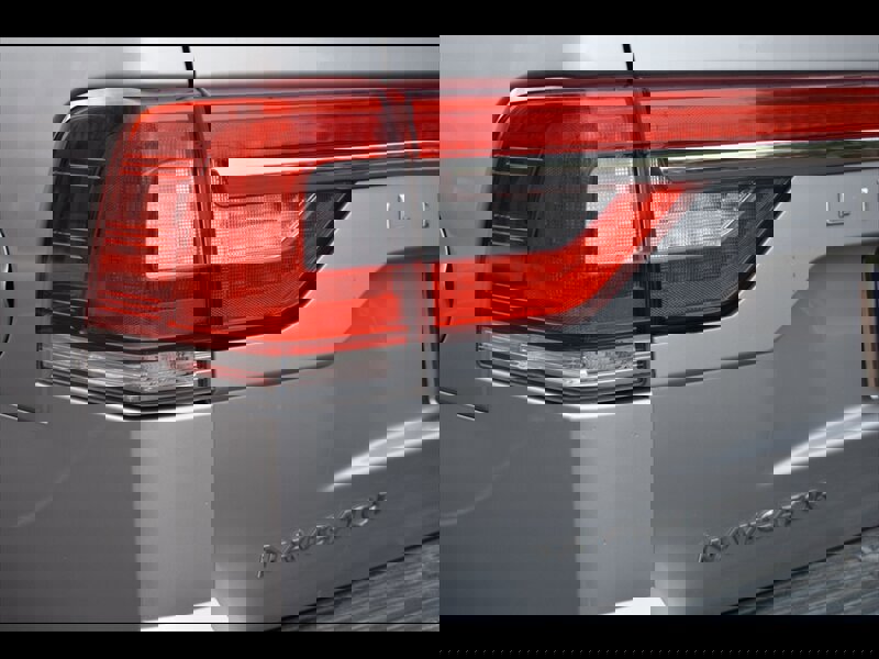 Used 2017 Lincoln Navigator Select image 50