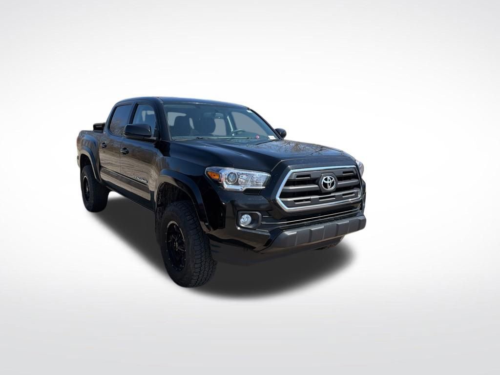Used 2017 Toyota Tacoma SR5 w/ Tow Package AWD/4WD image 6
