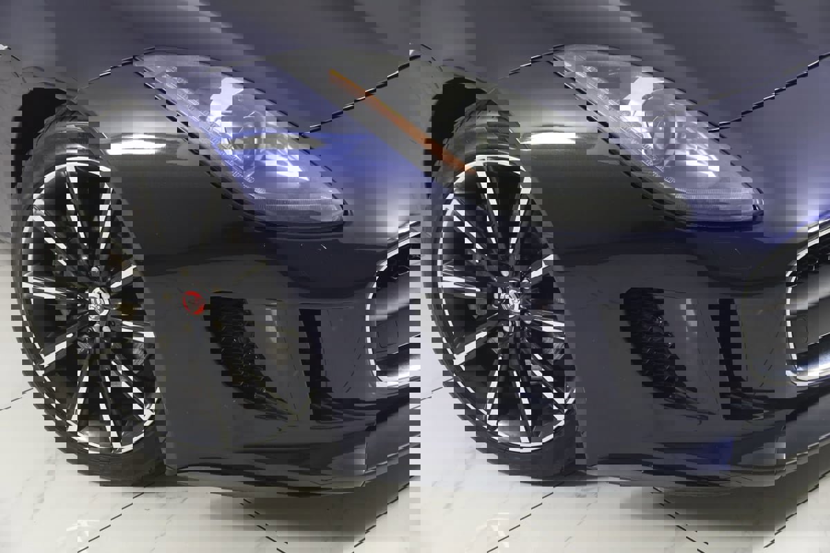 Used 2016 Jaguar F-TYPE Coupe image 18