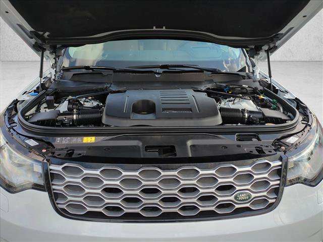 Used 2025 Land Rover Discovery Metropolitan Edition image 24