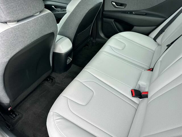 Used 2024 Hyundai Elantra Limited FWD image 14