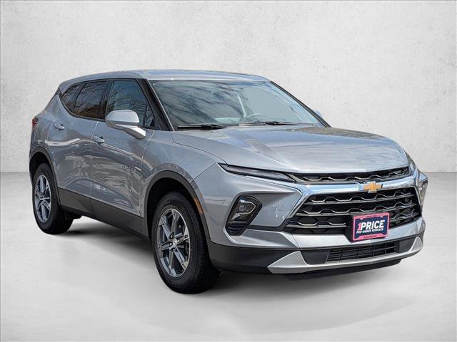Used 2025 Chevrolet Blazer LT image 3