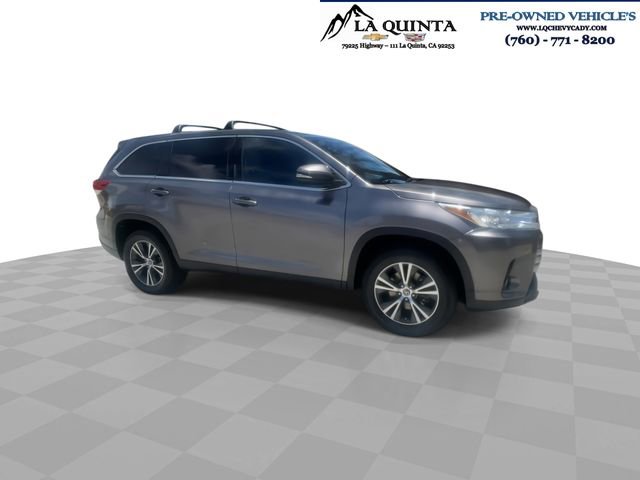 Used 2019 Toyota Highlander Plus FWD image 2