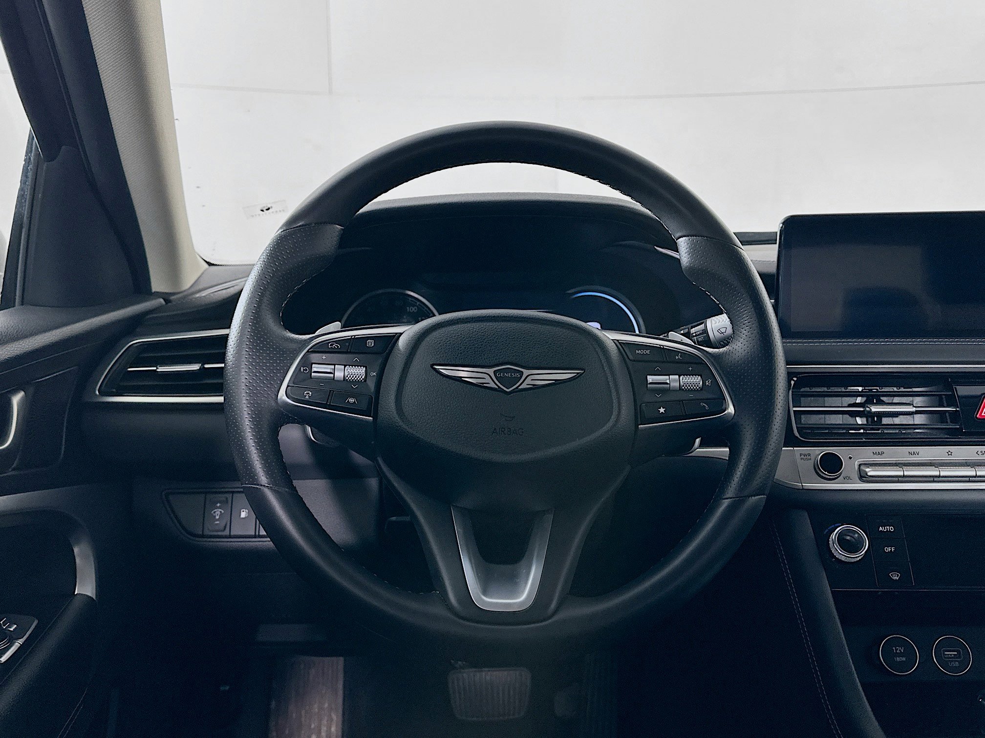 Used 2025 Genesis G70 2.5T image 18