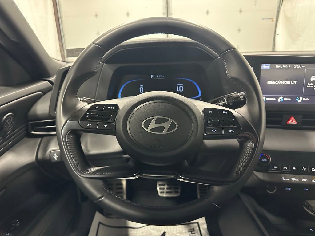 Used 2025 Hyundai Elantra Sport image 18
