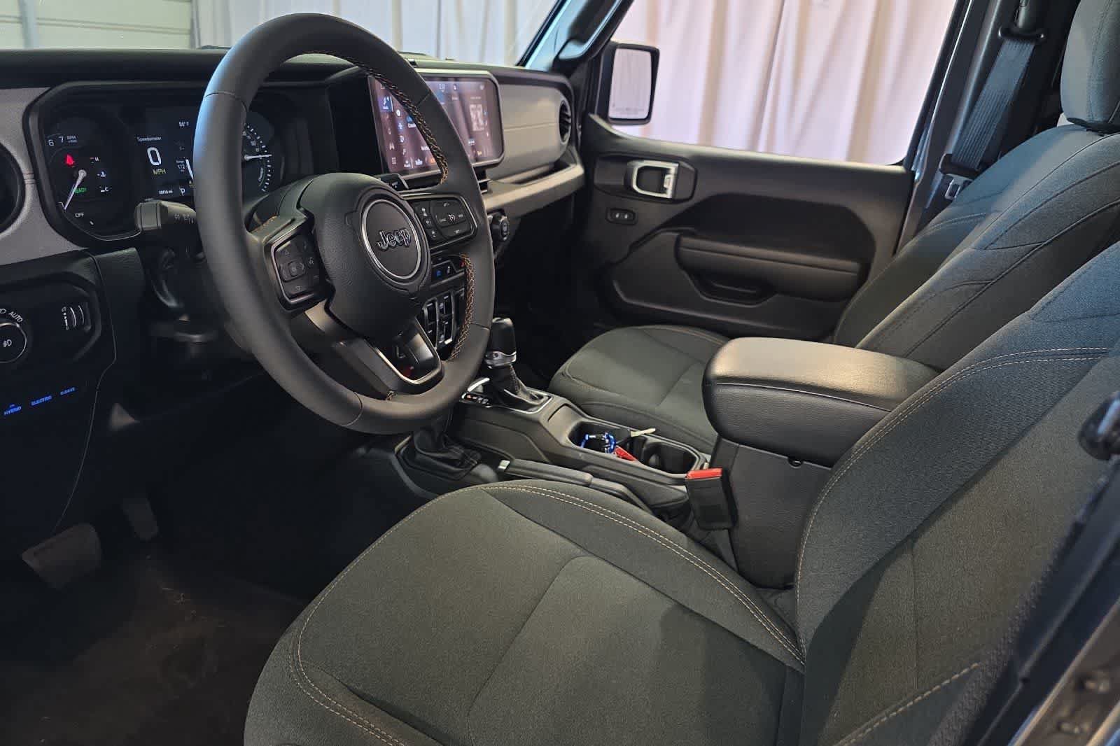 Used 2024 Jeep Wrangler Unlimited AWD/4WD image 14