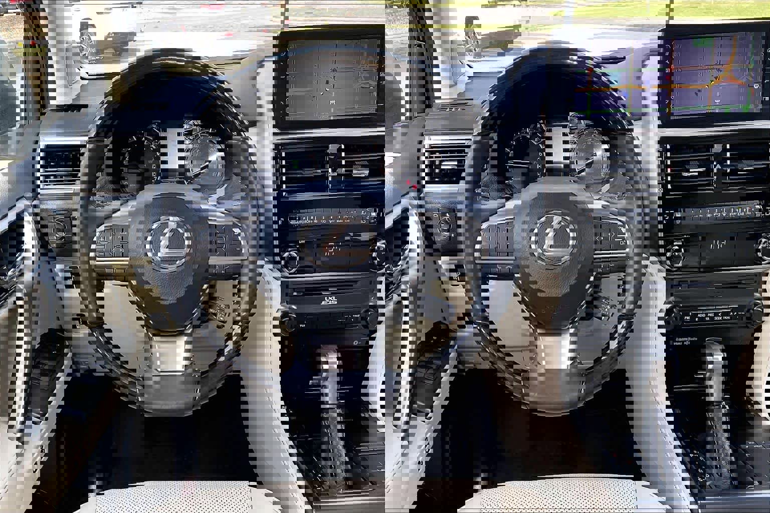 Used 2023 Lexus GX 460 Premium w/ Premium Package image 6