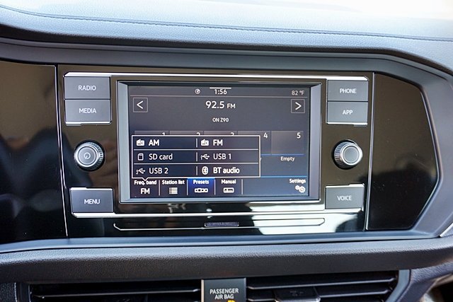 Used 2024 Volkswagen Jetta SE FWD image 33