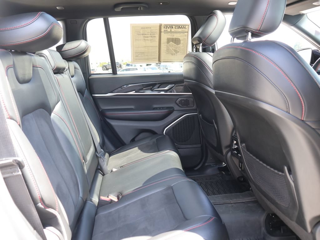 Used 2022 Jeep Grand Cherokee Trailhawk AWD/4WD image 11