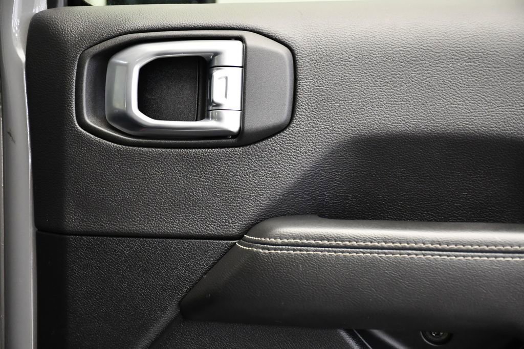 Used 2021 Jeep Wrangler Unlimited Sahara image 45