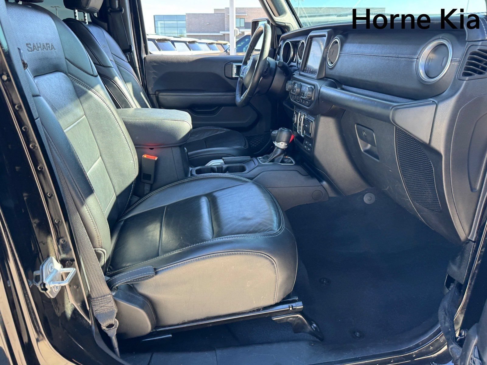 Used 2018 Jeep Wrangler Unlimited Sahara AWD/4WD image 26