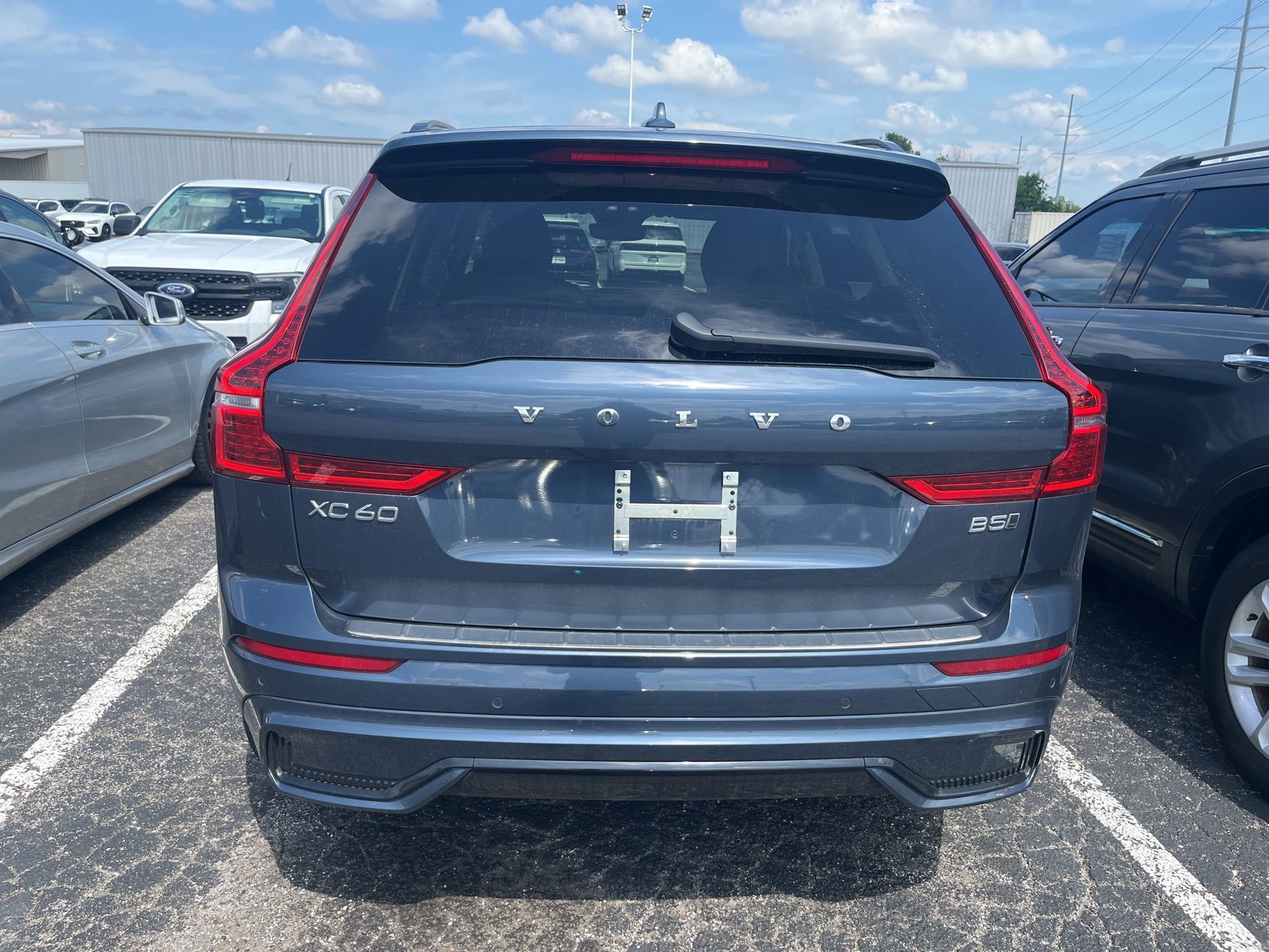 Used 2025 Volvo XC60 B5 Ultra w/ Protection Package Premier AWD/4WD image 3