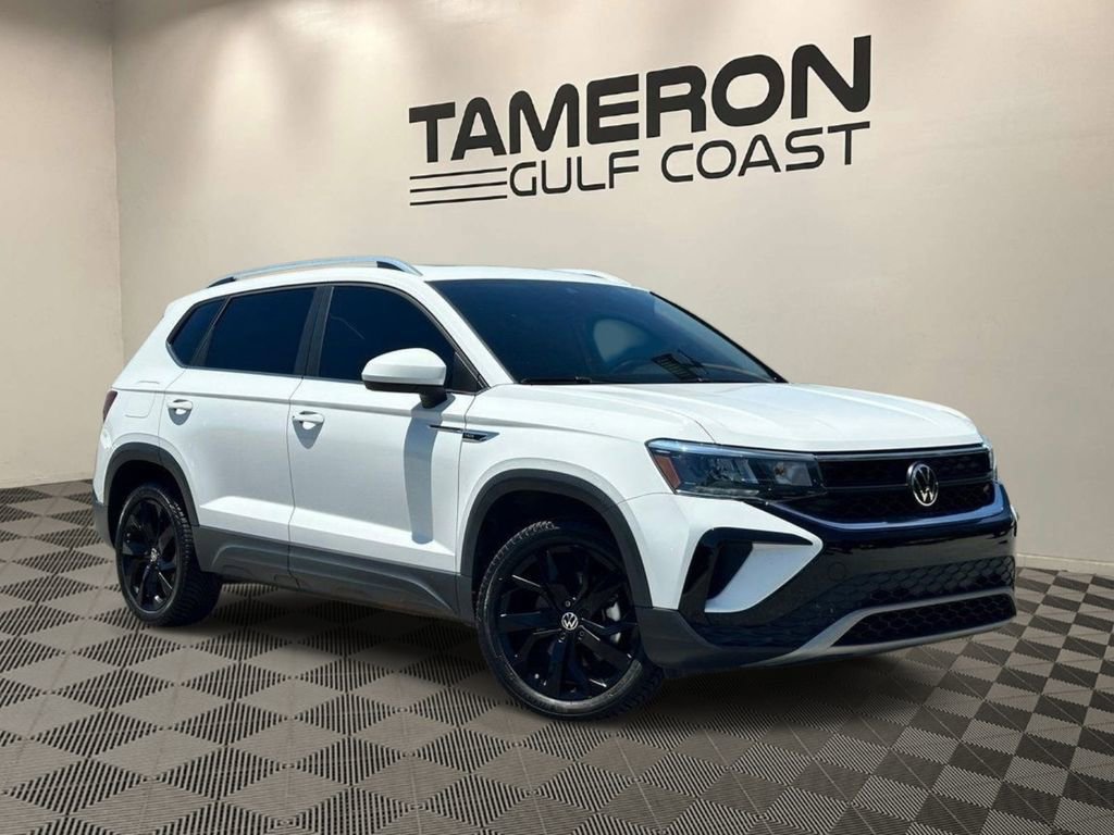 Used 2022 Volkswagen Taos SE w/ Panoramic Sunroof Package