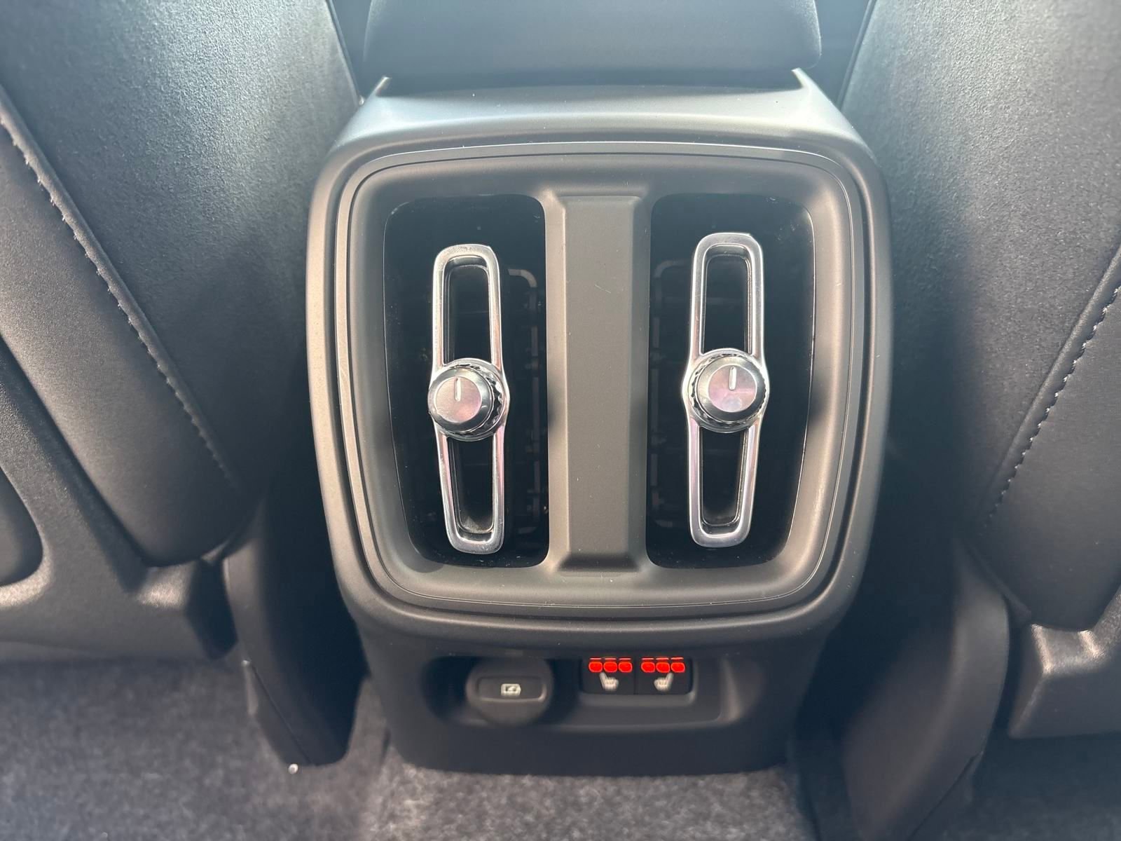 New 2026 Volvo XC40 B5 Ultra w/ Climate Package image 32