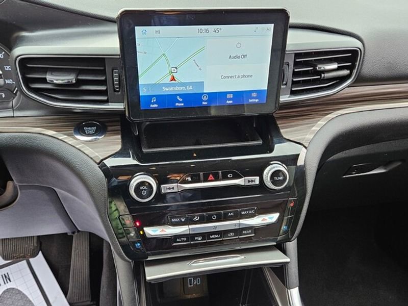 Used 2023 Ford Explorer Limited w/ Equipment Group 301A AWD/4WD image 18