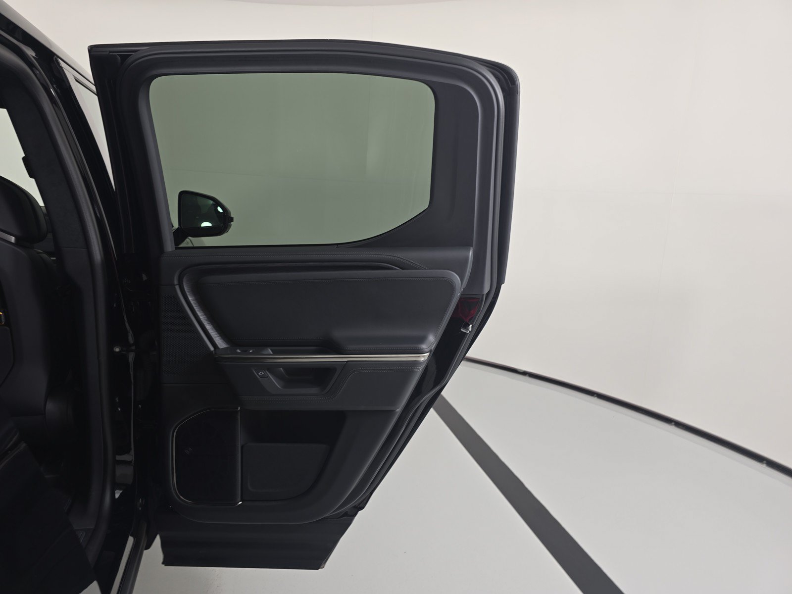 Used 2025 Rivian R1T Adventure AWD/4WD image 19