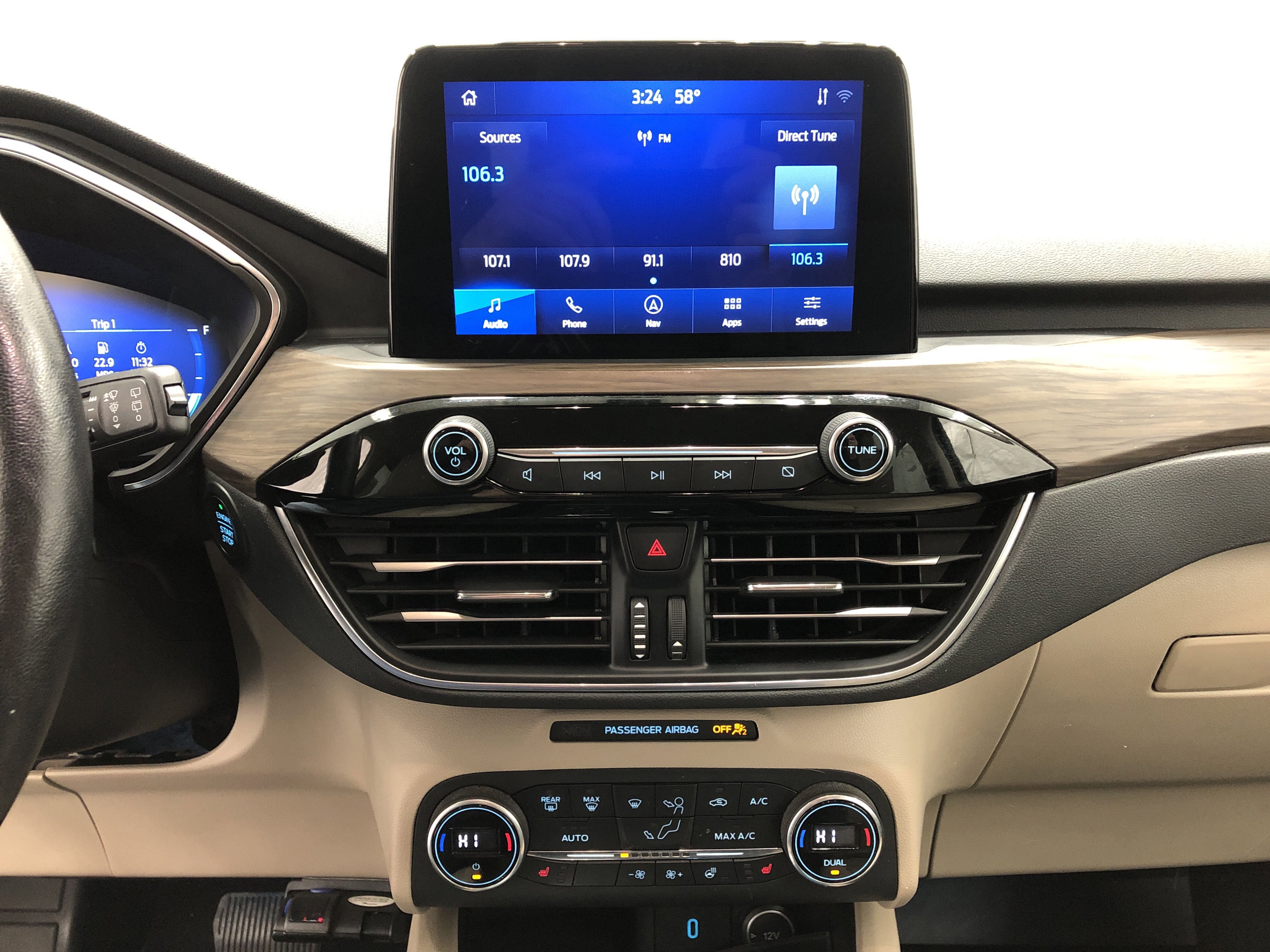 Used 2020 Ford Escape Titanium image 19