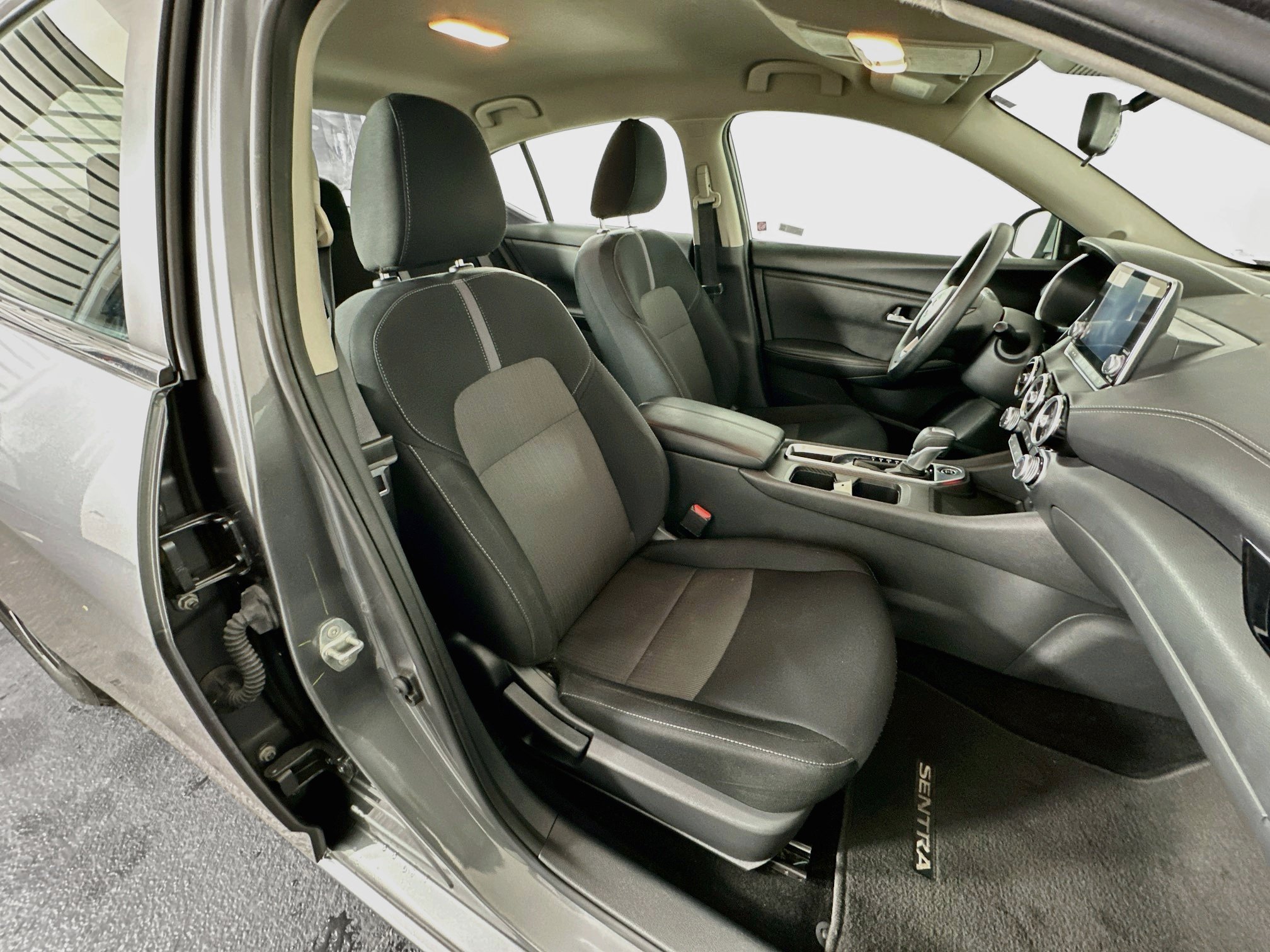 Used 2025 Nissan Sentra SV FWD image 28