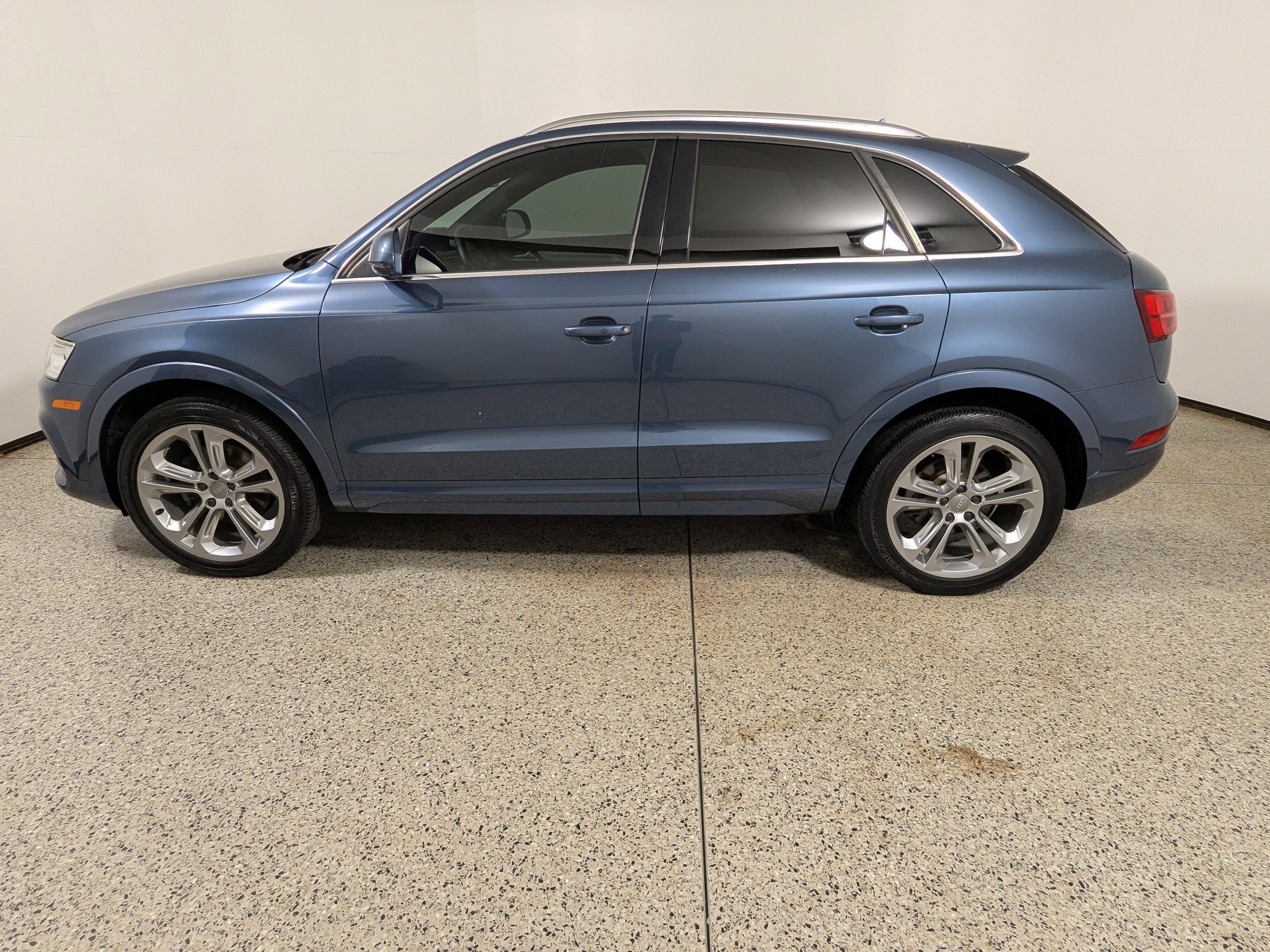 Used 2017 Audi Q3 2.0T Premium Plus FWD image 4