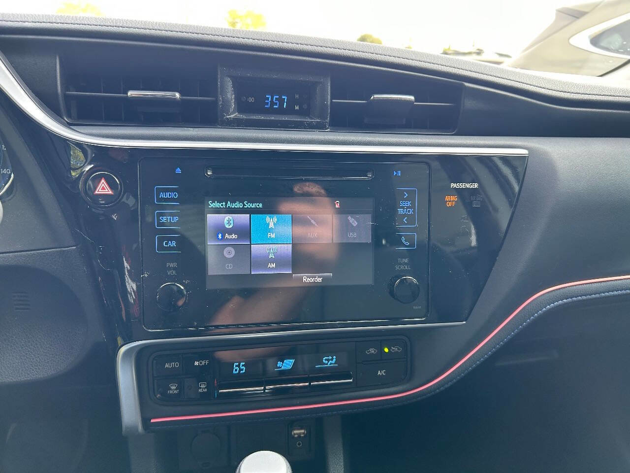 Used 2017 Toyota Corolla SE image 12