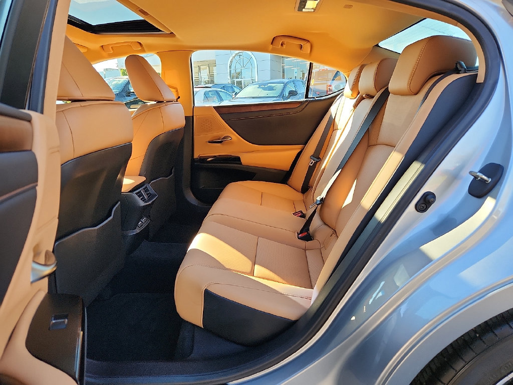 Used 2024 Lexus ES 350 w/ Premium Package FWD image 10