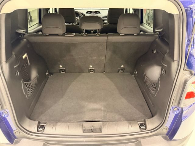 Used 2018 Jeep Renegade Latitude AWD/4WD image 22