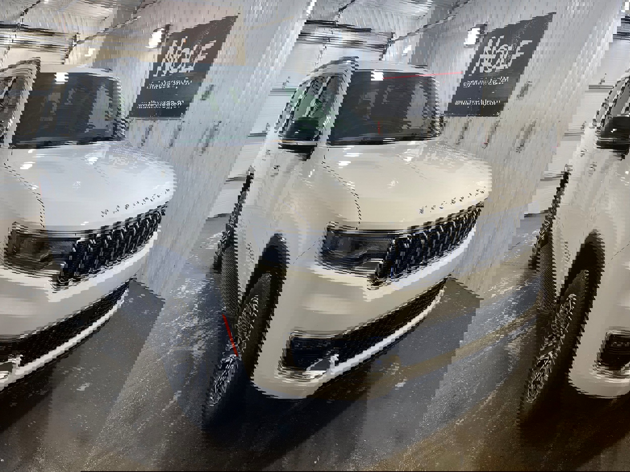 New 2025 Jeep Wagoneer 4WD w/ Premium Group I image 2
