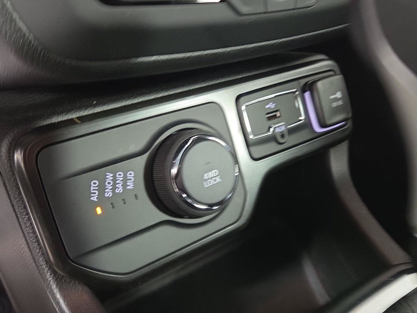 Used 2023 Jeep Renegade Latitude w/ Premium Group AWD/4WD image 12