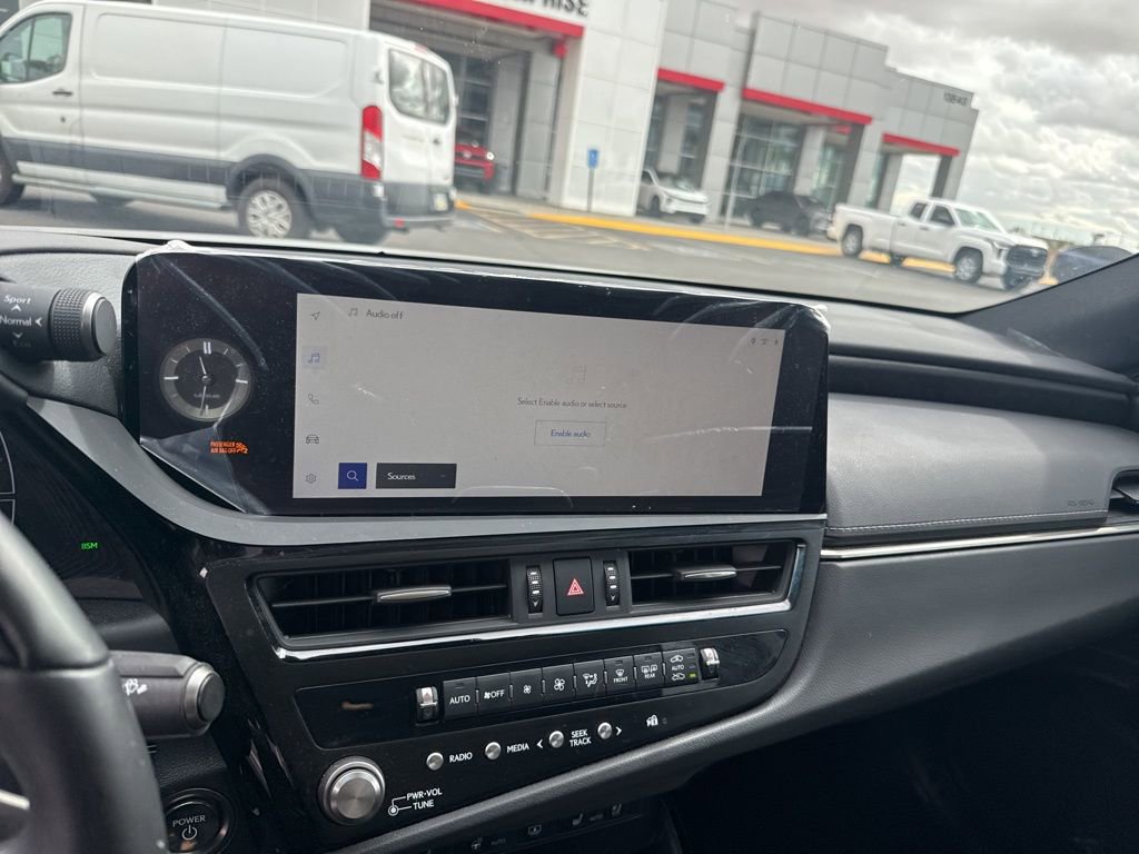 Used 2024 Lexus ES 300h w/ Accessory Package (Z1) image 6