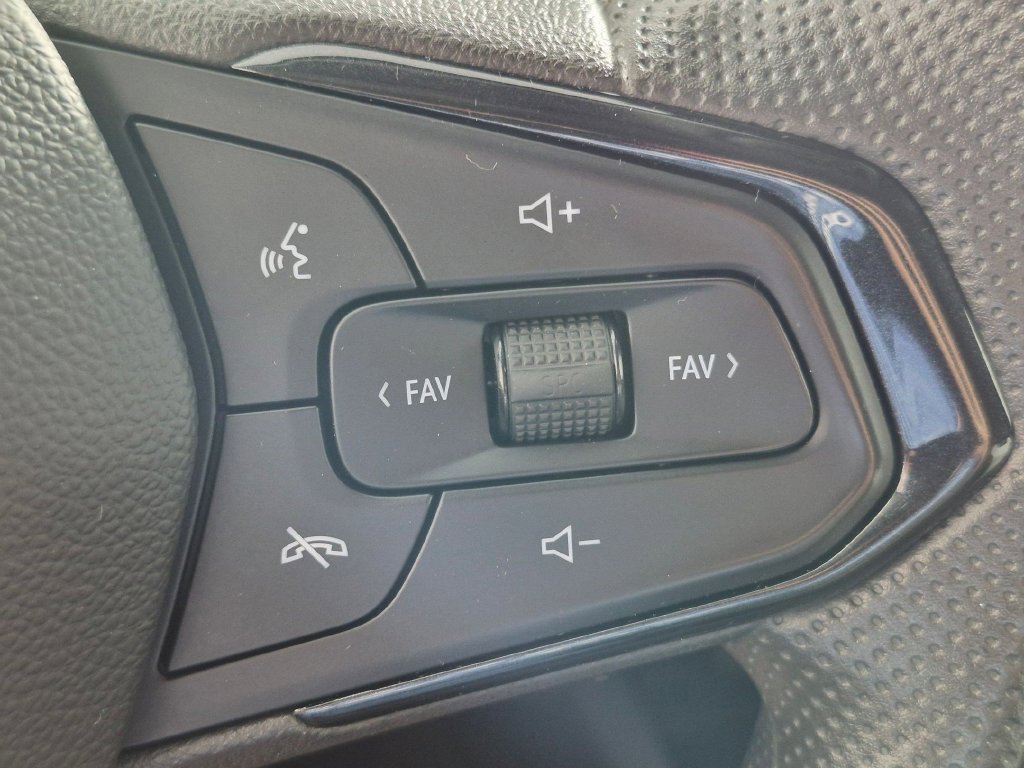 Used 2024 Chevrolet Trax LS w/ LS Convenience Package FWD image 15