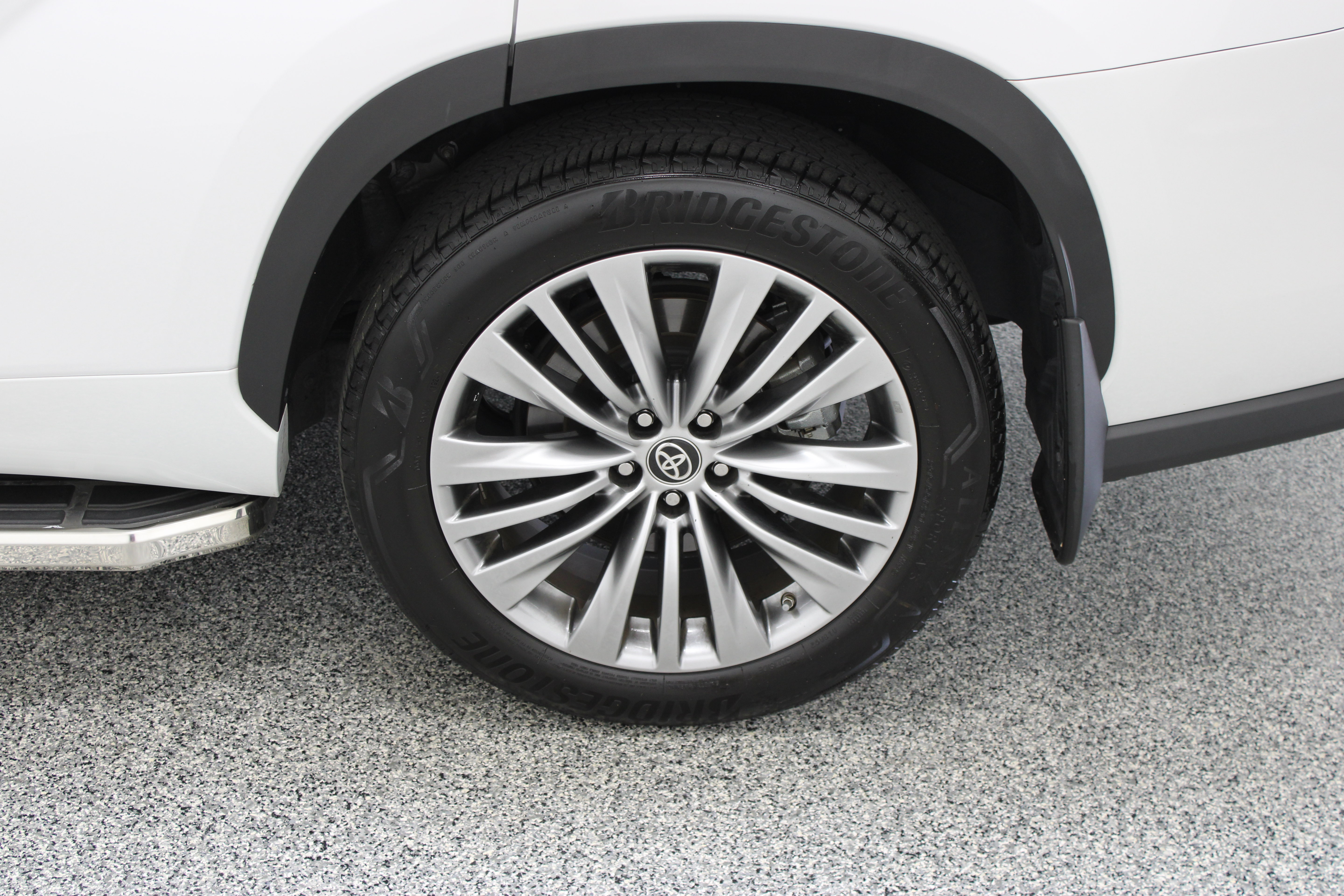 Used 2024 Toyota Highlander Platinum FWD image 10