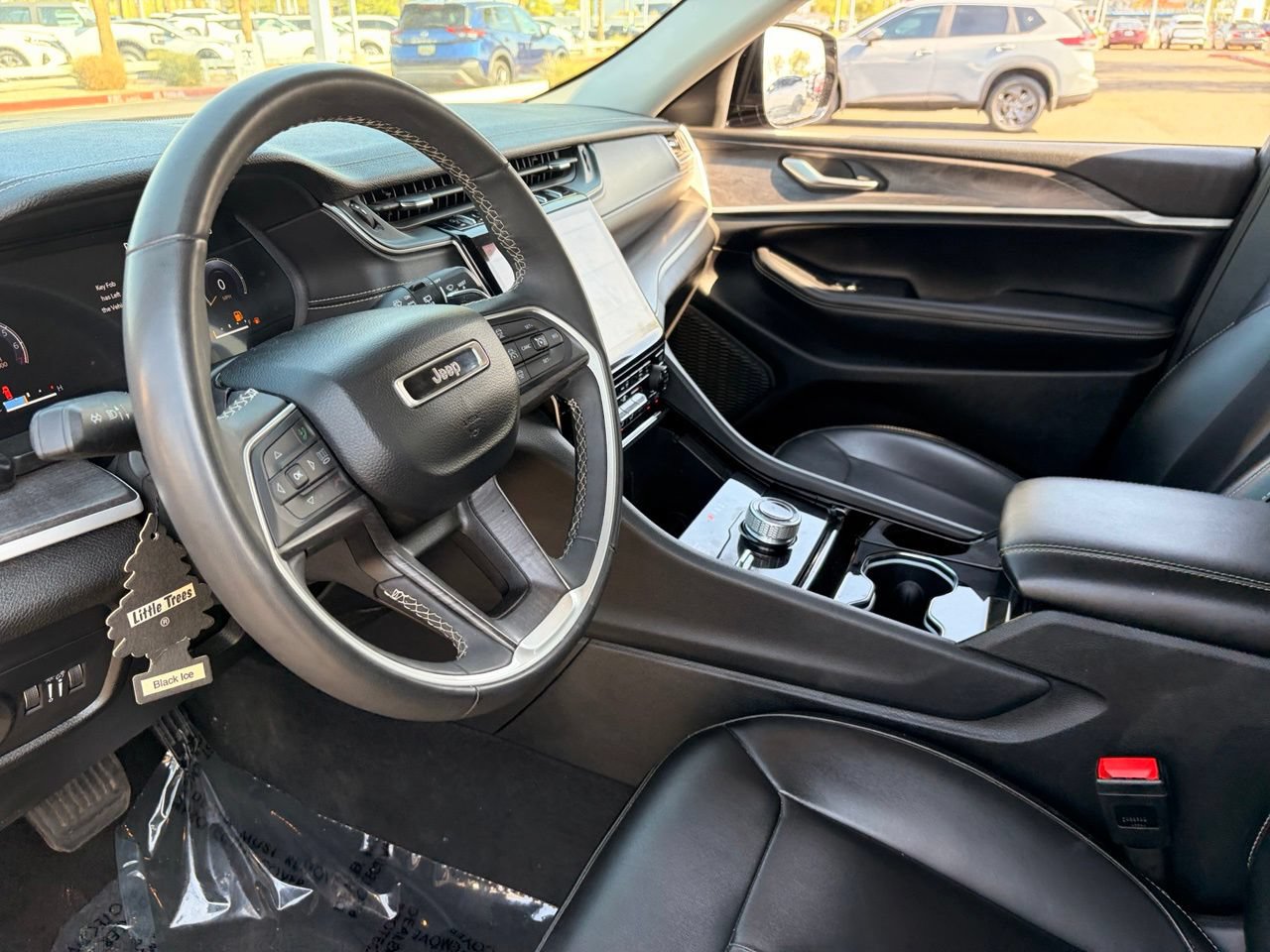 Used 2023 Jeep Grand Cherokee Limited AWD/4WD image 14