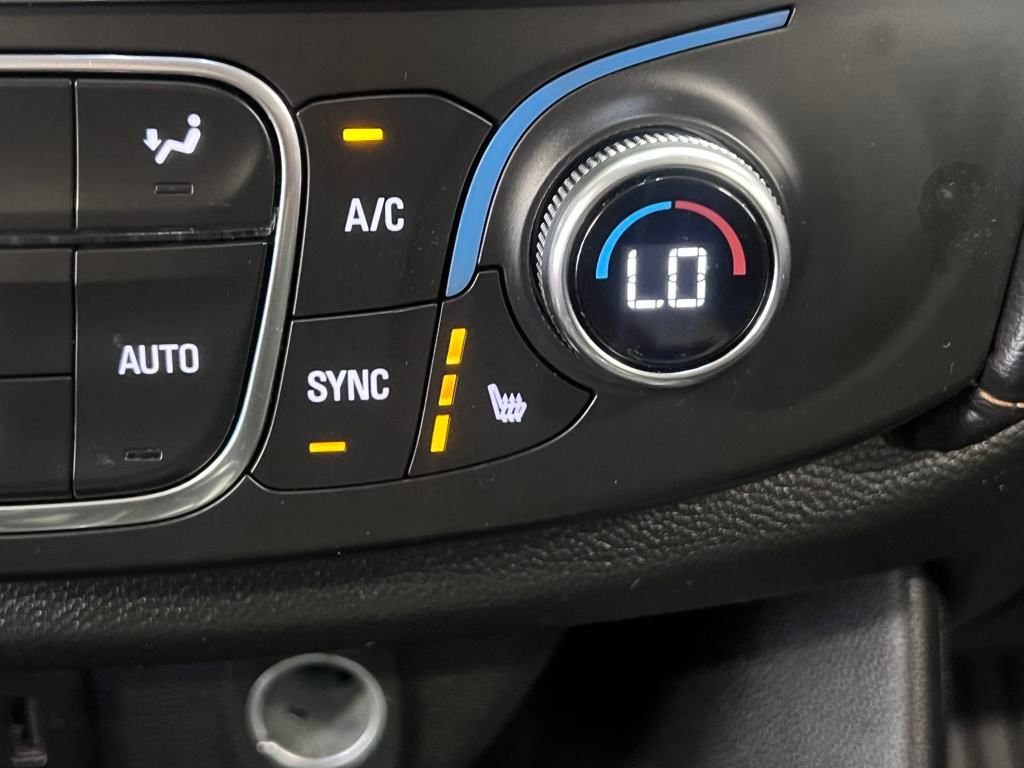 Used 2020 Chevrolet Traverse LT w/ Driver Confidence II Package image 21