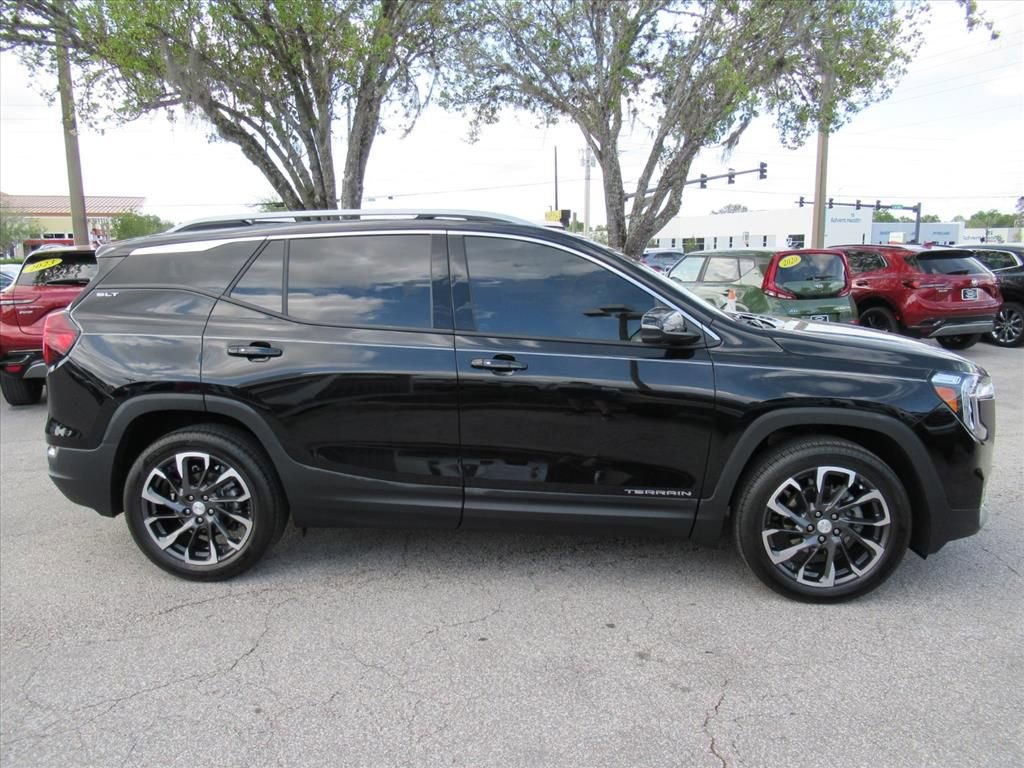 Used 2023 GMC Terrain SLT w/ Infotainment Package II image 2