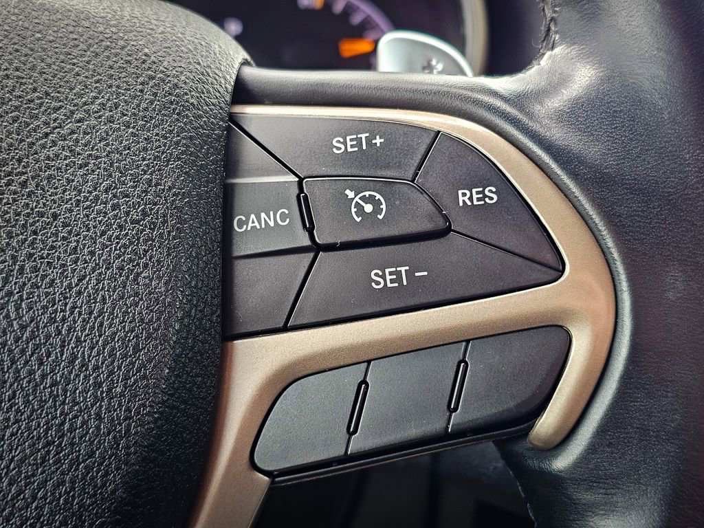 Used 2016 Jeep Grand Cherokee Laredo w/ Quick Order Package 23E AWD/4WD image 18