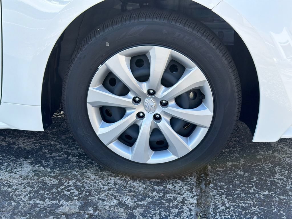 Used 2026 Toyota Corolla LE FWD image 4