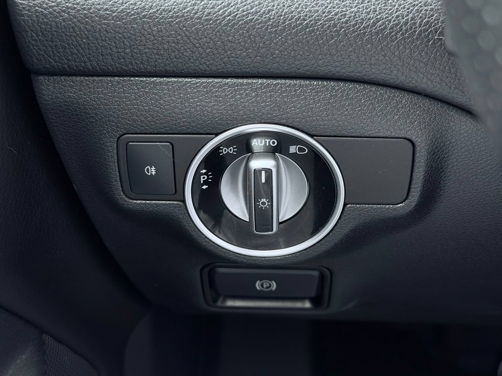 Used 2018 Mercedes-Benz CLA 250 4MATIC image 34