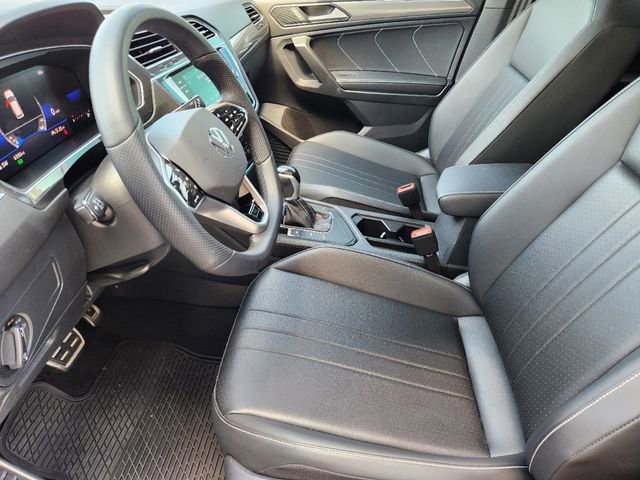 New 2024 Volkswagen Tiguan SE R-Line image 9