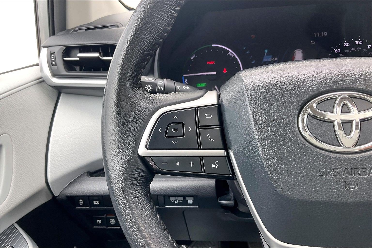 Used 2025 Toyota Sienna XLE FWD image 23