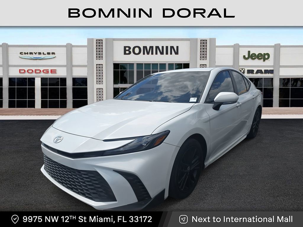 Used 2025 Toyota Camry SE w/ Convenience Package image 1