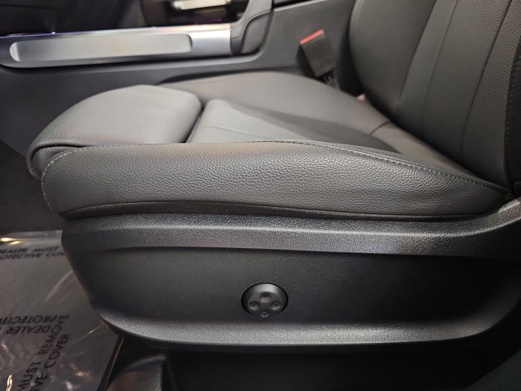 Used 2026 Mercedes-Benz GLB 250 4MATIC image 32